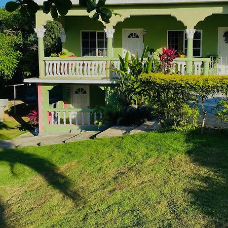 Cindy'S Garden Stay Ocho Rios Exterior photo